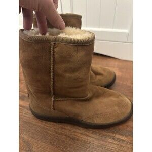 UGG UGGS Australia Women's Ultra Short Boots Chestnut Size W7 Rubber Sole #5225